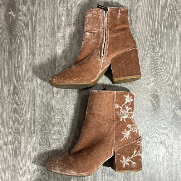 Kenneth Cole Renna Floral Embroidered Velvet Ankle Boots Blush / Dusty Rose 8 - Picture 11 of 15